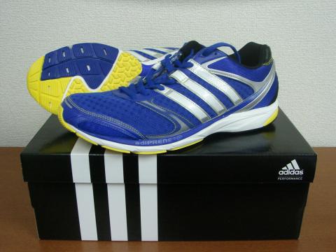 今日デビューのadizero mana4。
(しかし青が好きです)