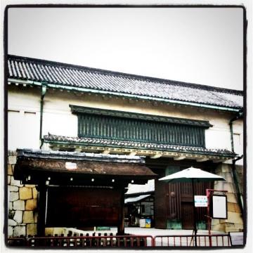二条城入口 中に入る予定で楽しみにしていたのですが、拝観料600円が無く、泣く泣く断念!