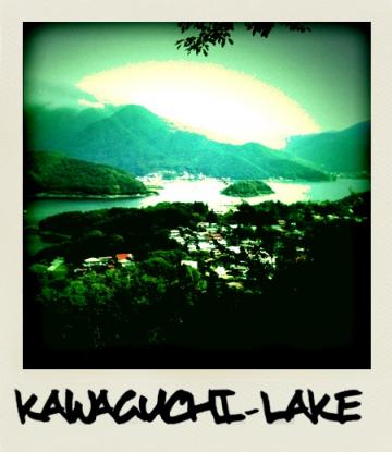 Start地点の羽根子山から河口湖(iPhoneにて)