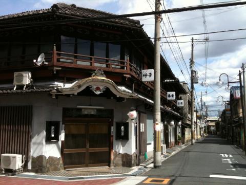 飛田新地の昭和な街並み