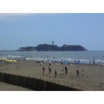 鵠沼海岸の受付から見た江の島です。