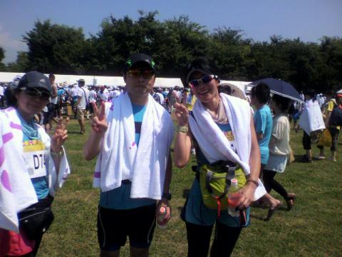 はい、３人で手をつないでゴ～ル♪　この時点では、湘南さんの威力は、マイナス８００くらい・・・あ”っぢぃ～～～！でも、湘南さんもお疲れちゃんでした。