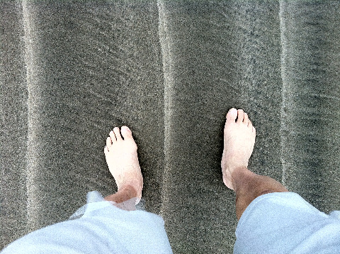 足だけは日焼けしてない。