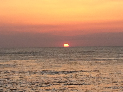 久しぶりに水平線からの太陽 海と太陽から自然エネルギー注入