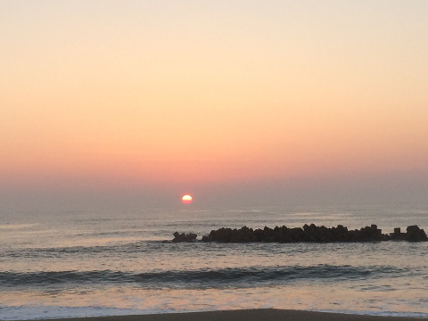 5時50分、五右衛門堤防からの日の出、すでにかずくんは五右衛門堤防を走っていた。