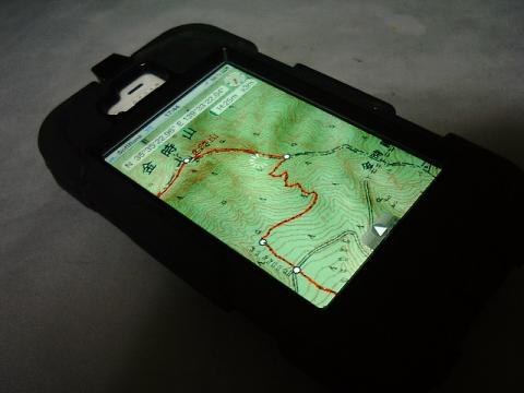 そこで、アプリ「DIY GPS」をダウンロードしてみました。先週末に登った金時山の地形図を早速取り込んでみた。