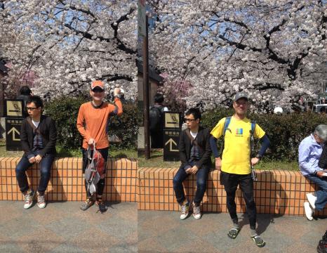 終了後、高瀬川で。ここは満開。二人ともビブラム。(僕のはおニュー)