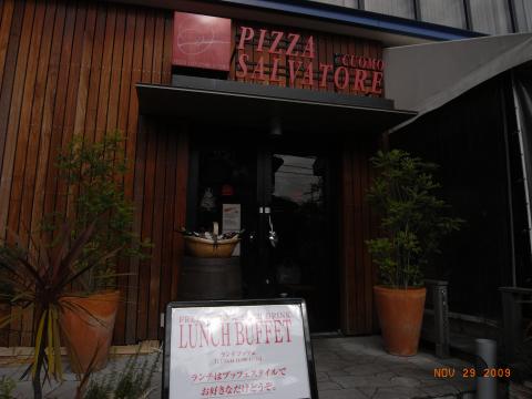 たまプラーザのおしゃれなイタリアンで家族で全員で食べ放題。おいしかった。何皿食べたか。回転が良いのですぐに出来立てのピザ、パスタが食べられる。これで1500円は格安。デフレジャパン。