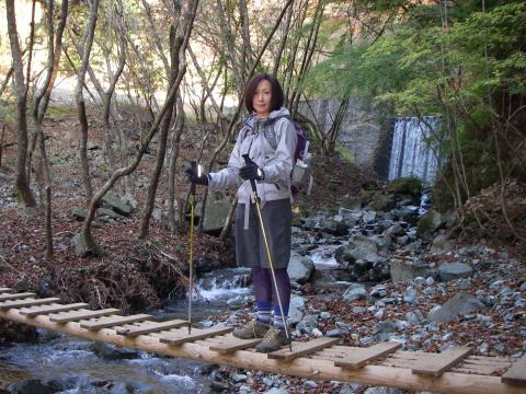 前半の沢登り。女房もこの辺までは上機嫌。