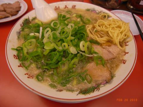 最近出来た近所の京都ラーメン「魁力屋(かいりきや)」チェーン。会社のそばの有名店「桝谷ラーメン」に似ているがこちらのほうがあっさりしている。チャーハンや餃子まで頼んでしまう。走リ始めてから、太ることを気にせず食べられるようになった。幸せを取り戻した。