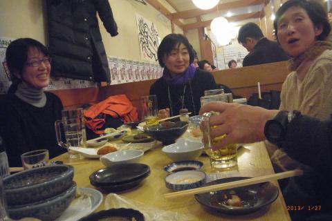 きょんこさんが合流。きれいどころが揃い、宴もたけなわ。さすがにエリートの大会らしく、きょんこさんはパーティーへ。一次会は散会。
呑み助のおやじ3人組は京橋へと移動し焼肉。聞いたことも無い怪しげな部位のみを注文して盛り上がった。しかしながら相変わらず帰宅した記憶なし。