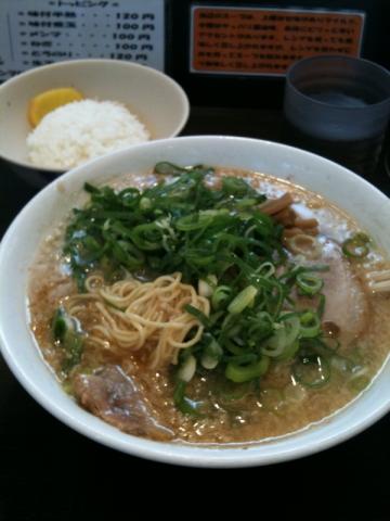 久しぶりに枡谷のラーメンを食べました。でもあまり感激はなかった、一人で食べるより家族一緒のほうが断然おいしい。