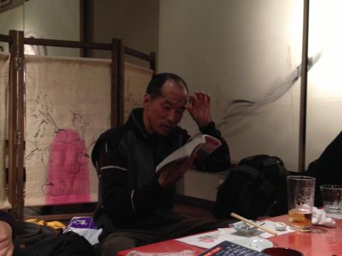 時刻表を見るおっちゃんは久しぶりに見ました、来週も会えるね湘南さん。