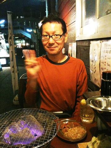 炭火焼きです、外で食べると5割引。とっても安かったです。
貧相になるからこれ以上痩せるなと女房に釘を刺されています。でも、記録のためにもう一歩と密かに狙っています。