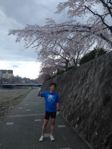 まだ薄暗かったけれど、なんとか記念撮影。相変わらずのさわやか系イケメン。そのパンツ欲しいぞ!