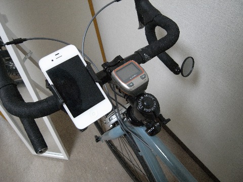 ハンドル周り。 Garmin310XTをサイクルコンピューターに。 もう少し前にあった方が見やすいので、移動を考えないと。