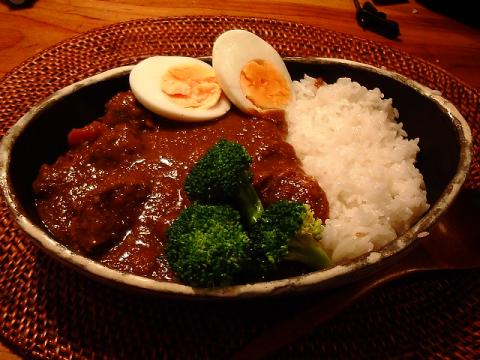 夕食はカレー。なんてことは無いのでしょうが、日頃食べるのを我慢している者にとっては天国の時間です。3日間限定ですが。