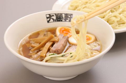 大勝軒発祥の地、中野で本家のものを食しました。右手にギプスをしているのでフォークで食べました。味は良いが動作は拷問。