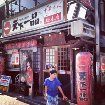 全国チェーンだけどせっかく京都に居るのだから総本店に寄りました。見えないけど裏角には列。ただ店は広くおそらく30席ぐらいあると思われ、回転は速い。