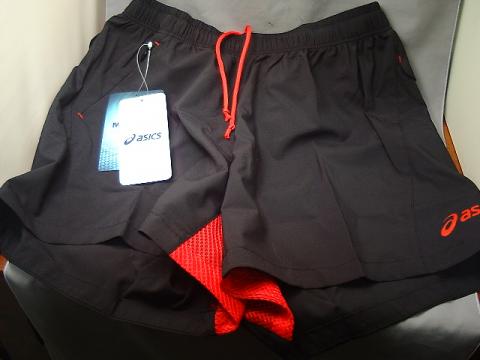 RORYさんご紹介のアートスポーツ、アシックスコラボのランニングショーツ。見てみたくて御徒町のアートへ。予想通り買っちゃった。