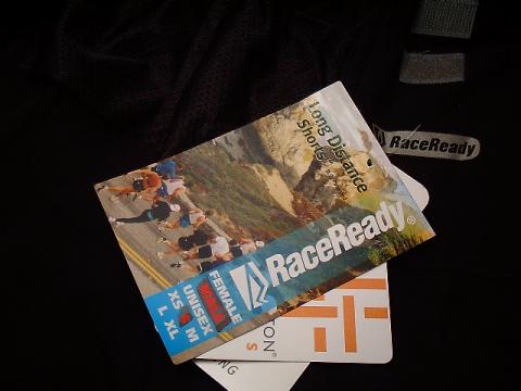 その名も「RaceReady」 Long Distance Shorts。USサイズSですが、自分にはやや大きい。インナーつきだけどタイツの上に履こうかな。