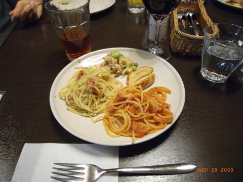 カニのパスタと、トマトパスタ、その他デザートまで、何皿食べたことか。ランニングでカロリー消費だ。