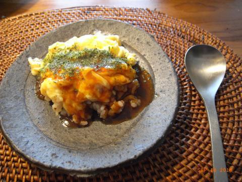 娘の昼食のオムライスも一口分だけ失敬した。ふわふわ卵と秘伝のソース。ワインも2杯飲んじゃった。これは走らないとね。