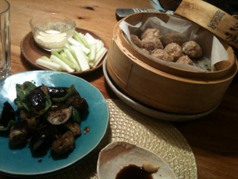 本日の低炭水化物メニュー。海老シュウマイはつなぎを使わず、海老と豚肉のすり身です。