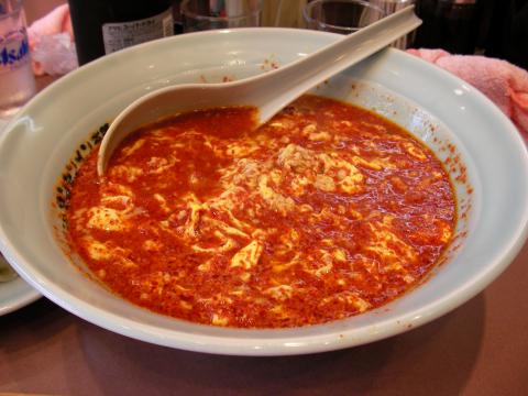 応援の合間、夫婦してお気楽にラーメン。久しぶりの「ニュータンタンメン本舗」武蔵新城店。相変わらず混んでおりました。初めて大辛にチャレンジ。辛さは想像した程ではなかったが、玉子とにんにくを増量してもらったほうが本来の味に近くなると思う。餃子とビールもいただいちゃった。