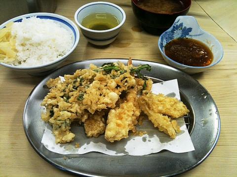 650円のてんぷら定食。イカ、春菊、かぼちゃ、きす、海老。これにあなご（でかかった）２００円を追加。めっちゃうまかったです。
