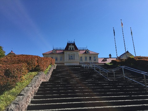 北海道開拓の村。　遊歩道からここに出てきます。