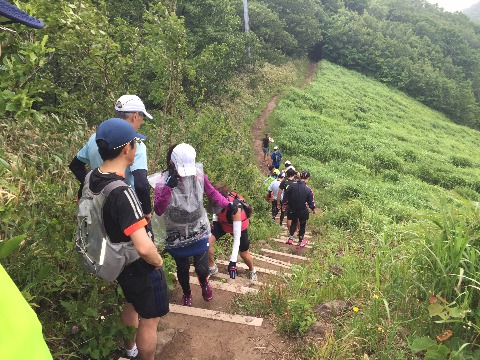 藻岩山スキー場を駆け上がり駆け降りる。下りは結構怖かった。