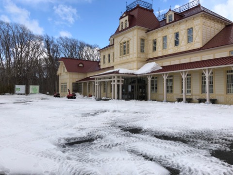 開拓の村正面は休館中でもありせきせつはそこそこ。　ノーマルシューズはちょっと苦しいか。