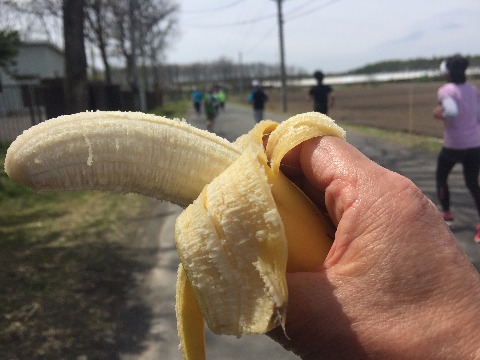バナナは一本丸ごとです。