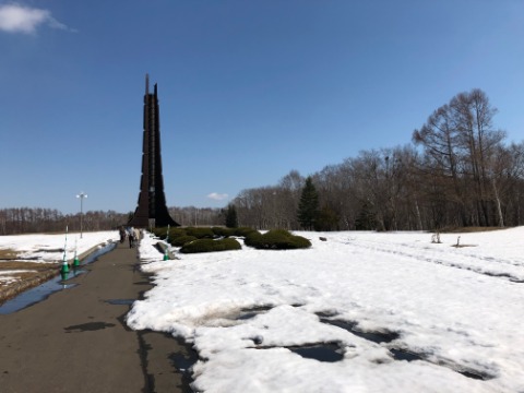 ずいぶん雪解けが進み、ウォーカー多し。