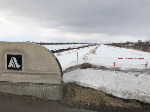 右岸下流方面は積雪この通り。　この違いは何？