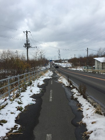 今日は歩道の雪は解けていて特に問題なし。