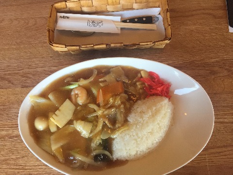 やたら大盛りの中華丼。