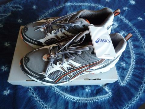 asics　GEL-SNOWRIDE MTです。