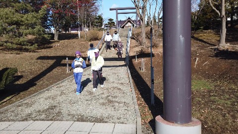 途中澄丘神社にお参りです。