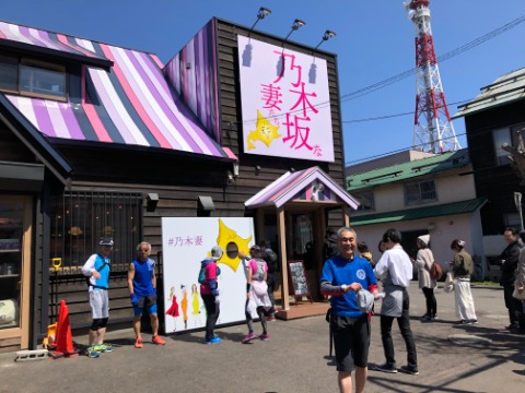 行列のできるパン屋さん