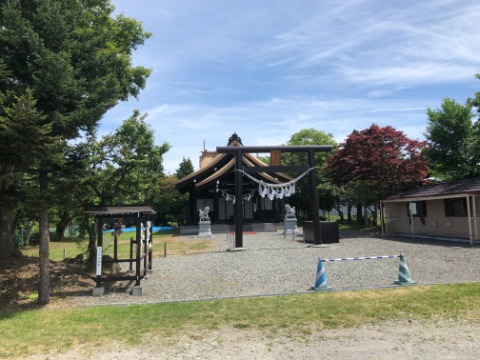 途中の西の里神社でお参り