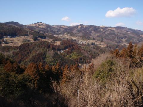 山麓は日差しが暖か。