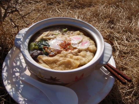 このために登ってきた鍋割山荘の鍋焼きうどん。