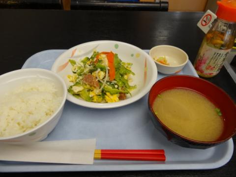 空港食堂ゴーヤーチャンプルー定食
やすうま！
（おすすめはフーチャンプルー定食）