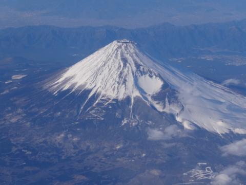 西側よりも東側のほうが雪が多い