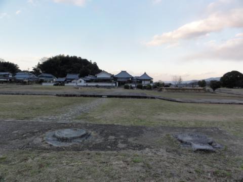 川原寺址
かなり大きな寺だったようで、伽藍の跡が残っている。