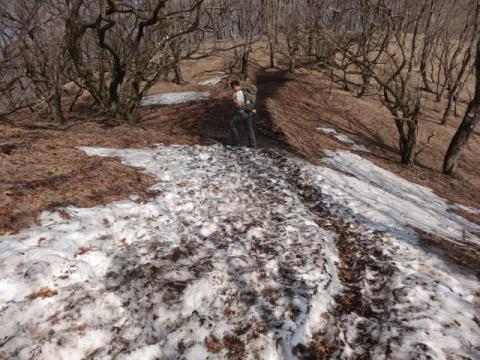 あれまぁ！
大倉の情報は本当だったんですね。
アイゼンはなくても大丈夫ですが・・・。