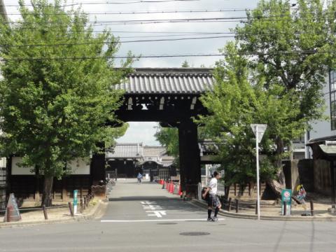 西本願寺～
京都に来たって感じがしますな～
ビリ家は、先祖代々浄土真宗本願寺派です