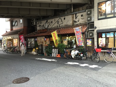 ジムトレ後、電車で移動。大正駅の沖縄料理屋へ。